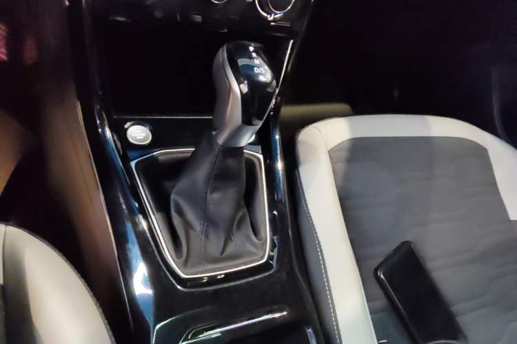 Used Volkswagen Tharu 2025 New Sharp 1.5L Ambitious Edition Gear Lever