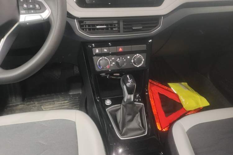 Used Volkswagen Tharu 2025 New Sharp 300TSI Ambitious Edition Gear Lever