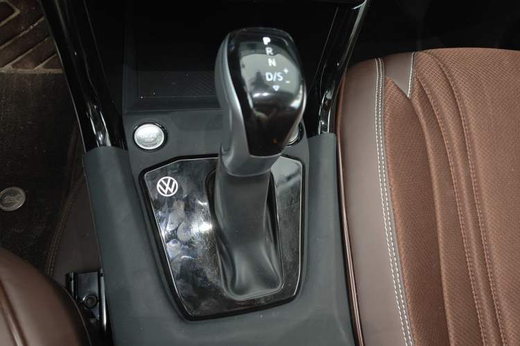 Used Volkswagen Tharu 2025 New Sharp 1.5L Ambitious Edition Gear Lever