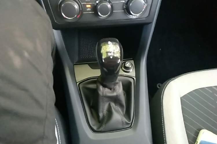 Used Volkswagen Tharu 2025 New Sharp 1.5L Sharp Edition Gear Lever