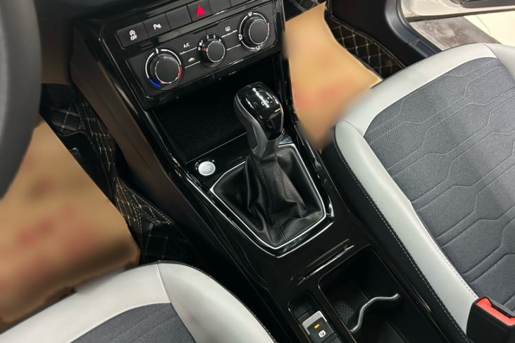 Used Volkswagen Tharu 2025 New Sharp 1.5L Ambitious Edition Gear Lever