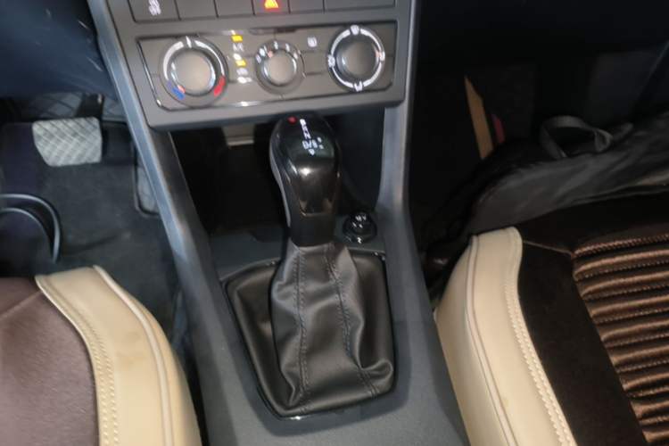 Used Volkswagen Tharu 2025 New Sharp 1.5L Sharp Edition Gear Lever