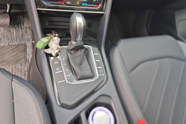 Used Volkswagen Tharu 2025 300TSI Two-Wheel-Drive Moonlight Edition Gear Lever