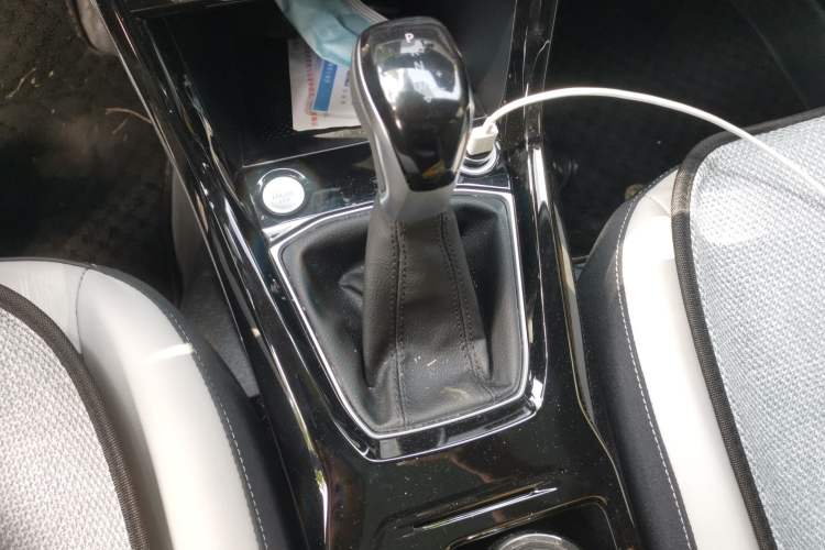Used Volkswagen Tharu 2025 New Sharp 300TSI Ambitious Edition Gear Lever