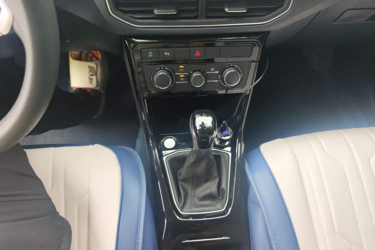 Used Volkswagen Tharu 2025 New Sharp 1.5L Ambitious Edition Gear Lever