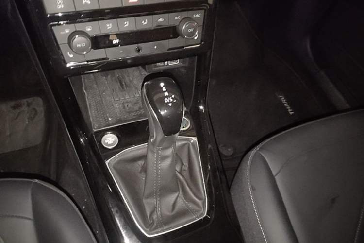 Used Volkswagen Tharu 2025 NewRui 300TSI Prestige Edition Gear Lever