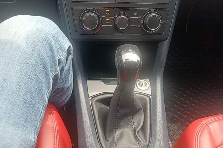 Used Volkswagen Tharu 2025 New Sharp 1.5L Sharp Edition Gear Lever