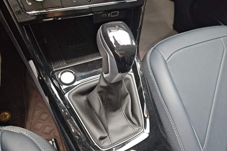 Used Volkswagen Tharu 2025 NewRui 300TSI Prestige Edition Gear Lever