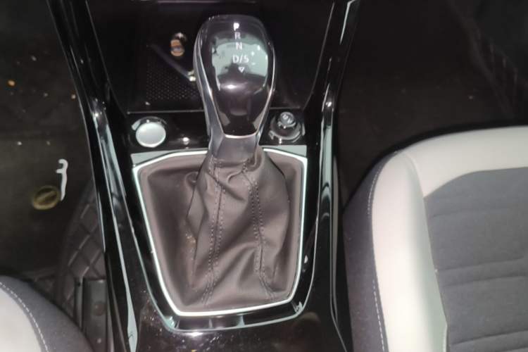 Used Volkswagen Tharu 2025 New Sharp 300TSI Ambitious Edition Gear Lever