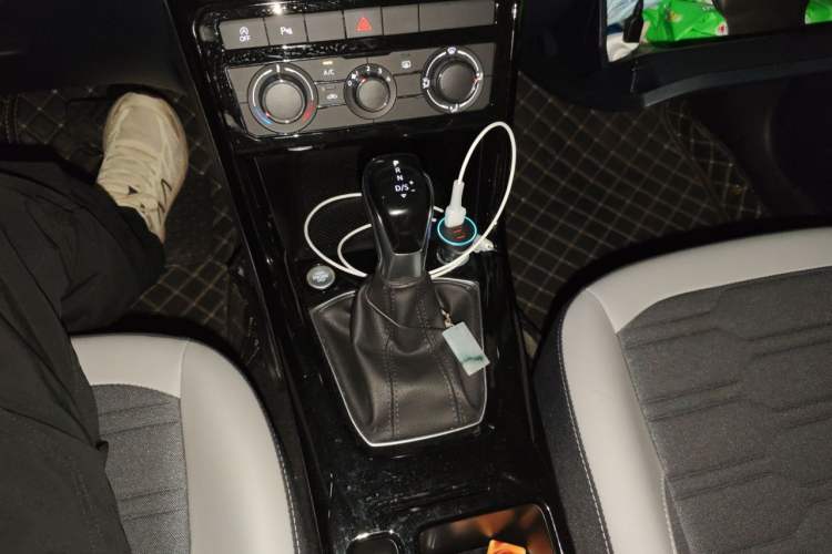 Used Volkswagen Tharu 2025 New Sharp 1.5L Ambitious Edition Gear Lever