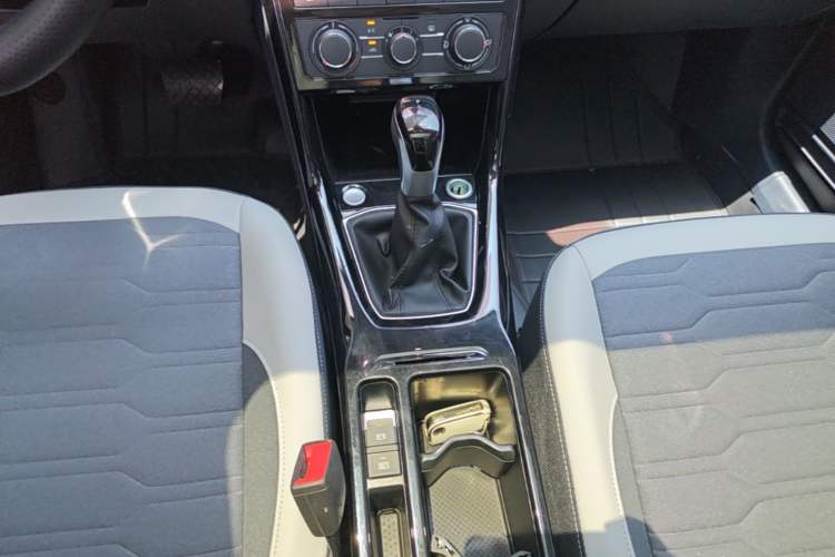 Used Volkswagen Tharu 2025 New Sharp 1.5L Ambitious Edition Gear Lever