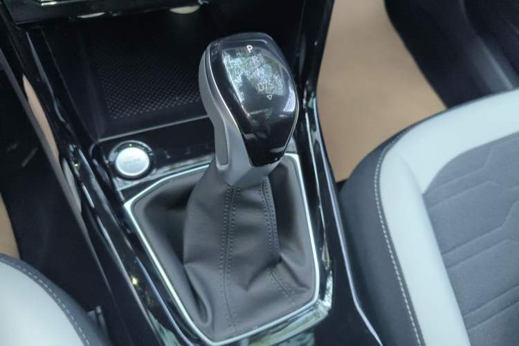 Used Volkswagen Tharu 2025 New Sharp 1.5L Ambitious Edition Gear Lever