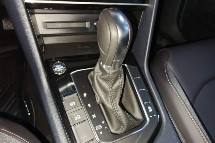 Used Volkswagen Tharu 2025 300TSI Two-Wheel-Drive Moonlight Edition Gear Lever