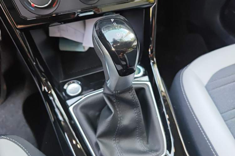 Used Volkswagen Tharu 2025 New Sharp 1.5L Ambitious Edition Gear Lever