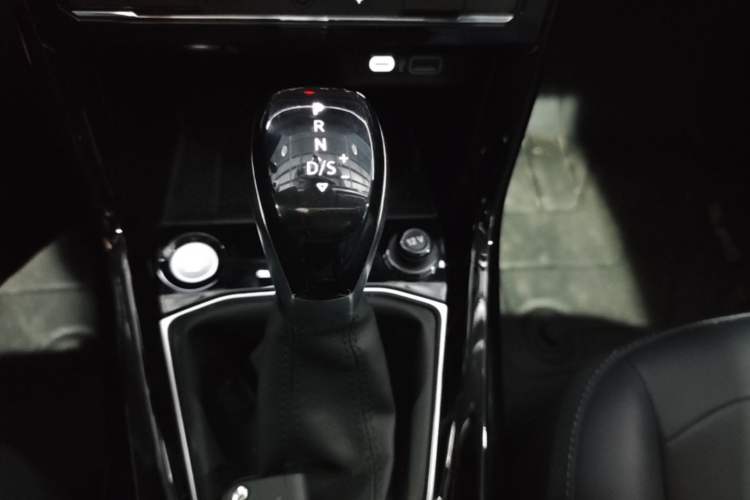 Used Volkswagen Tharu 2025 NewRui 300TSI Prestige Edition Gear Lever