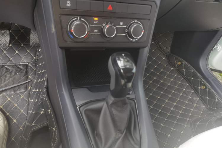Used Volkswagen Tharu 2025 New Sharp 1.5L Sharp Edition Gear Lever