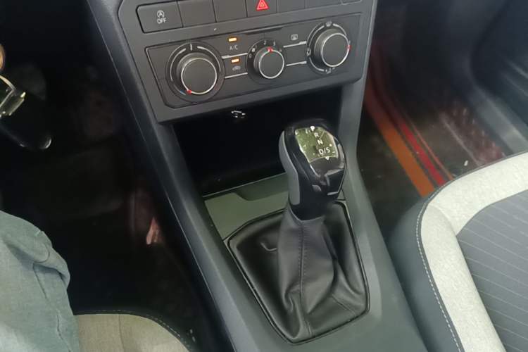 Used Volkswagen Tharu 2025 New Sharp 1.5L Sharp Edition Gear Lever