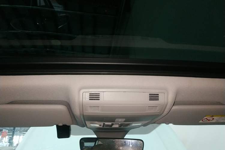 Used Volkswagen Tharu 2025 New Sharp 1.5L Ambitious Edition Headliner