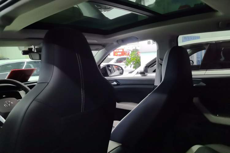 Used Volkswagen Tharu 2025 New Sharp 1.5L Ambitious Edition Headliner