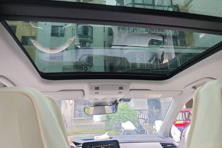 Used Volkswagen Tharu 2025 New Sharp 1.5L Ambitious Edition Headliner