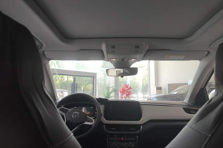Used Volkswagen Tharu 2025 New Sharp 1.5L Ambitious Edition Headliner