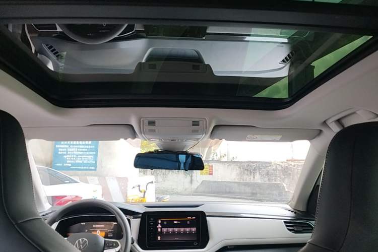 Used Volkswagen Tharu 2025 New Sharp 1.5L Ambitious Edition Headliner
