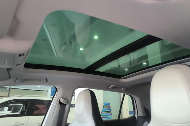 Used Volkswagen Tharu 2025 New Sharp 300TSI Ambitious Edition Headliner