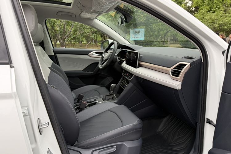 Used Volkswagen Tharu 2025 300TSI Two-Wheel-Drive Moonlight Edition Interior 1