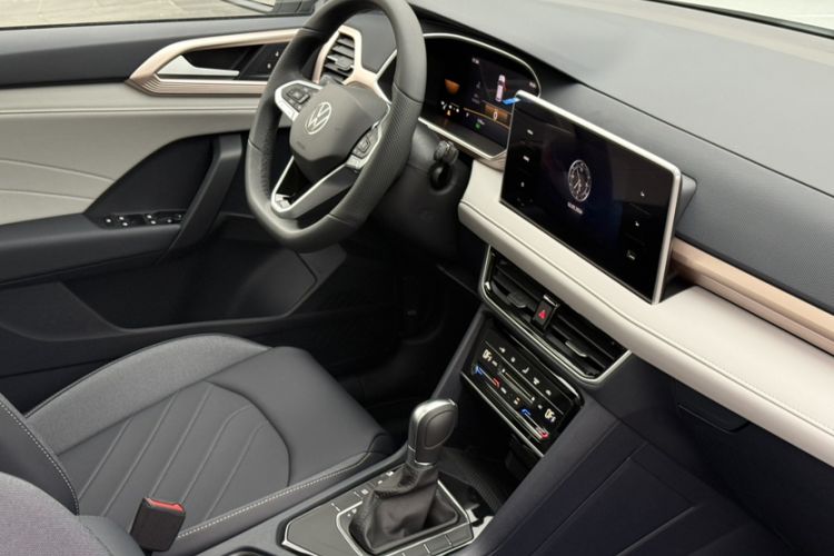 Used Volkswagen Tharu 2025 300TSI Two-Wheel-Drive Moonlight Edition Interior 10