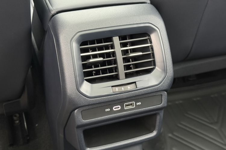 Used Volkswagen Tharu 2025 300TSI Two-Wheel-Drive Moonlight Edition Interior 12