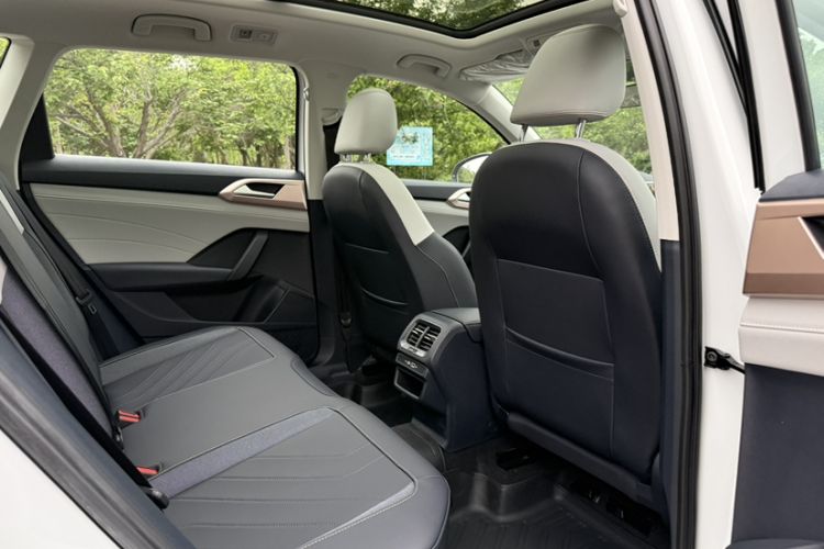 Used Volkswagen Tharu 2025 300TSI Two-Wheel-Drive Moonlight Edition Interior 2