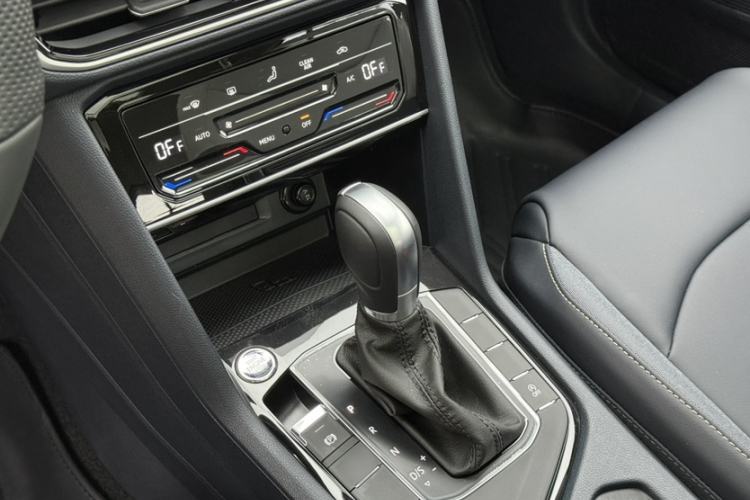 Used Volkswagen Tharu 2025 300TSI Two-Wheel-Drive Moonlight Edition Interior 3