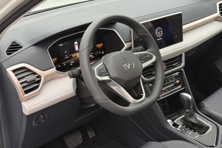 Used Volkswagen Tharu 2025 300TSI Two-Wheel-Drive Moonlight Edition Interior 6