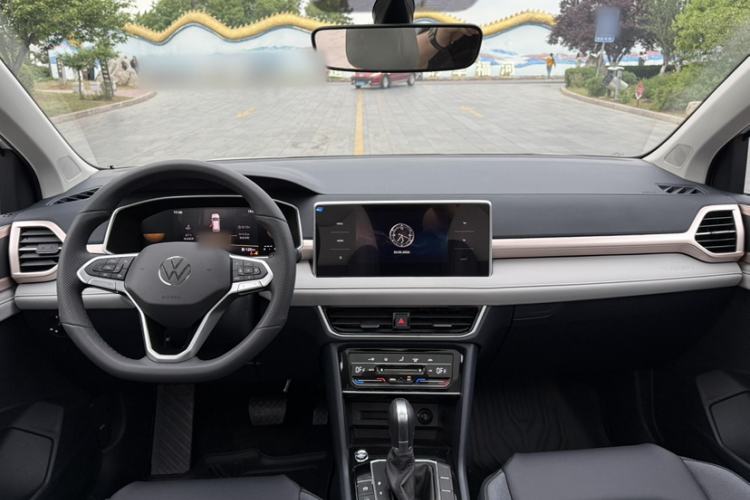 Used Volkswagen Tharu 2025 300TSI Two-Wheel-Drive Moonlight Edition Interior 9