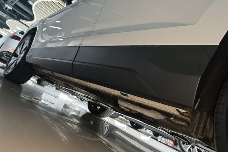 Used Volkswagen Tharu 2025 300TSI Two-Wheel-Drive Moonlight Edition Left Side Sill