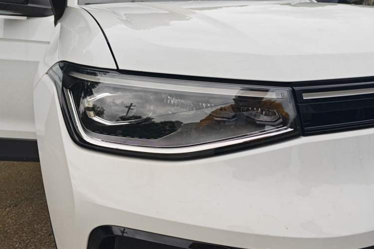 Used Volkswagen Tharu 2025 New Sharp 1.5L Ambitious Edition Right Front Headlight