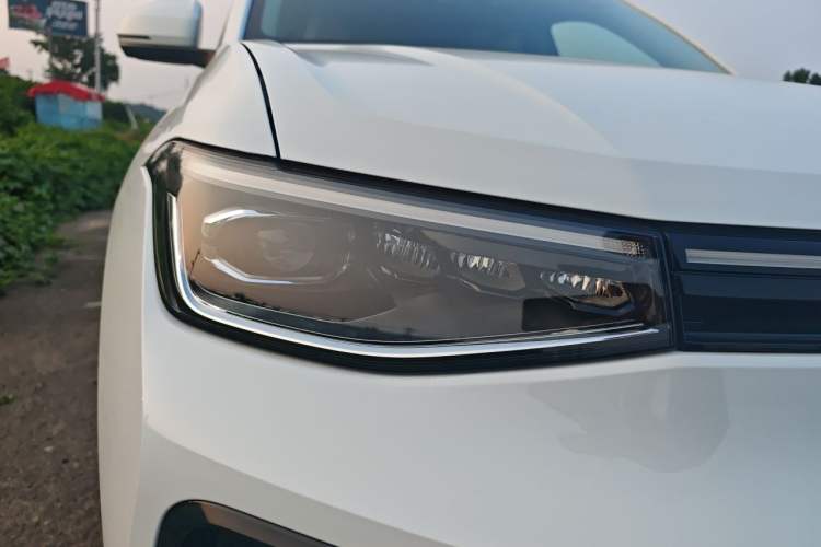 Used Volkswagen Tharu 2025 New Sharp 1.5L Ambitious Edition Right Front Headlight