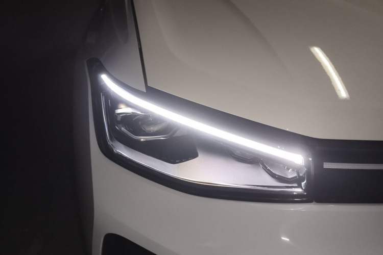 Used Volkswagen Tharu 2025 New Sharp 1.5L Ambitious Edition Right Front Headlight