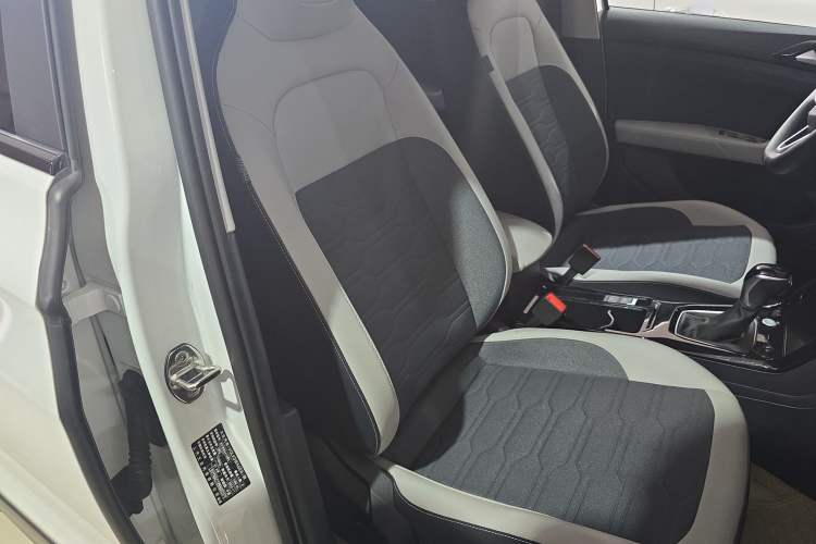 Used Volkswagen Tharu 2025 New Sharp 1.5L Ambitious Edition Right Front Seat