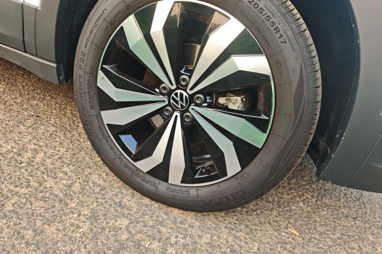 Used Volkswagen Tharu 2025 New Sharp 1.5L Ambitious Edition Right Front Wheel Hub