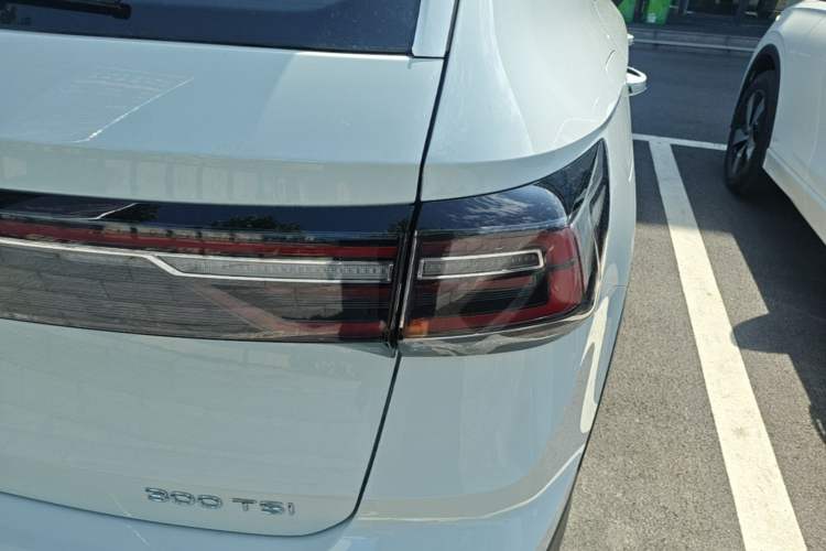 Used Volkswagen Tharu 2025 300TSI Two-Wheel-Drive Moonlight Edition Right Rear Taillight
