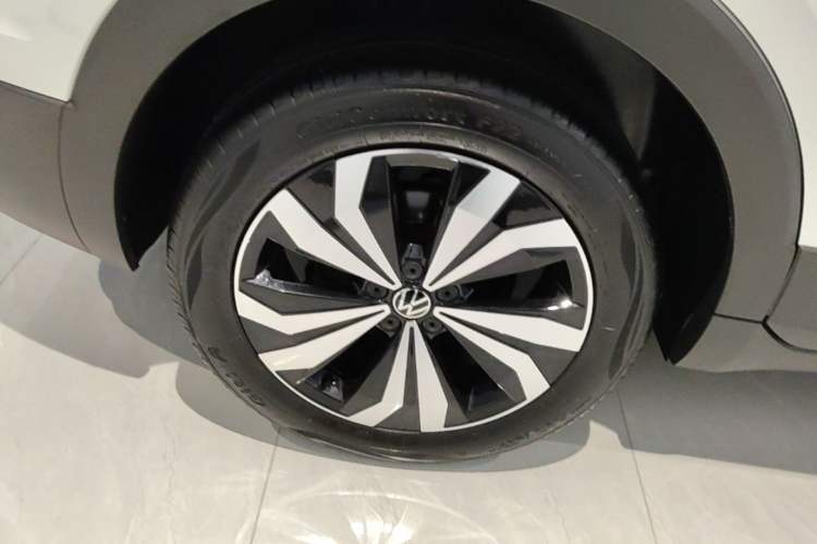 Used Volkswagen Tharu 2025 New Sharp 1.5L Ambitious Edition Right Rear Wheel Hub