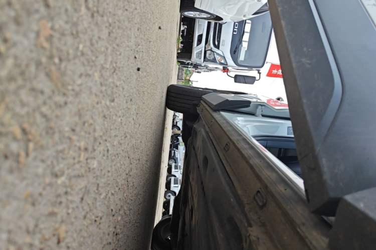 Used Volkswagen Tharu 2025 300TSI Two-Wheel-Drive Moonlight Edition Right Side Sill