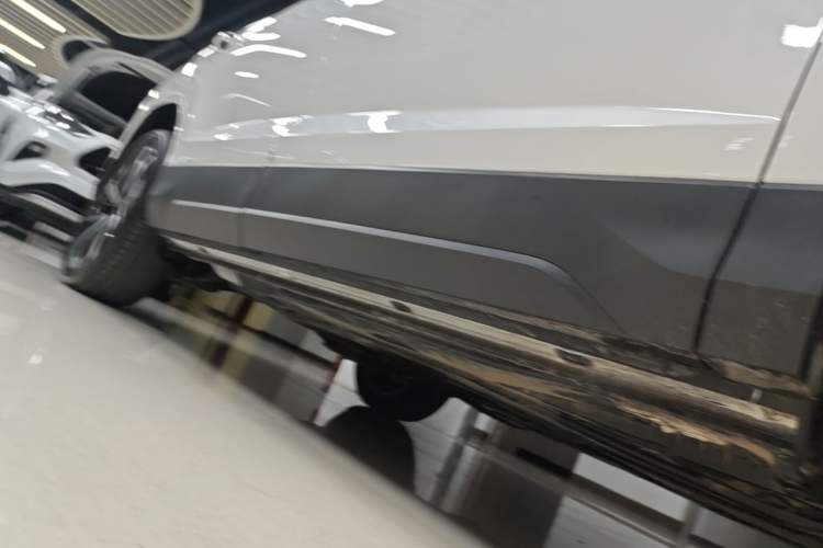 Used Volkswagen Tharu 2025 300TSI Two-Wheel-Drive Moonlight Edition Right Side Sill