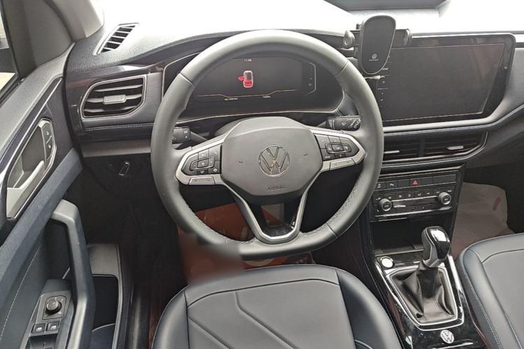 Used Volkswagen Tharu 2025 NewRui 300TSI Prestige Edition Steering Wheel