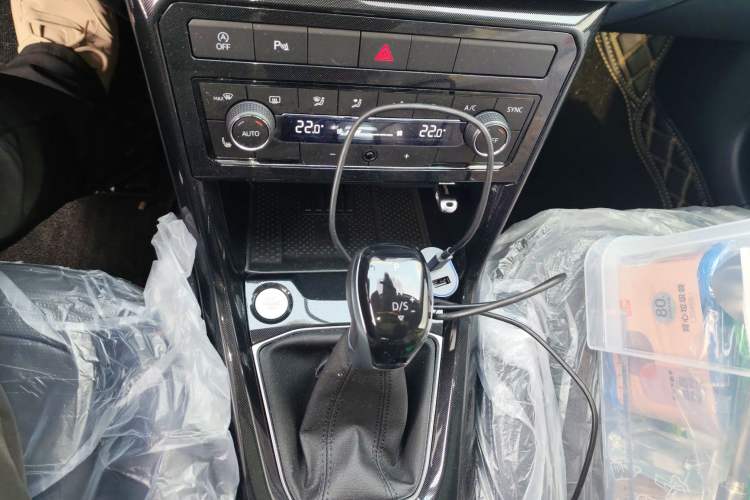 Used Volkswagen Tharu 2026 Model Xinrui 300TSI Ruixiang Edition Gear Lever
