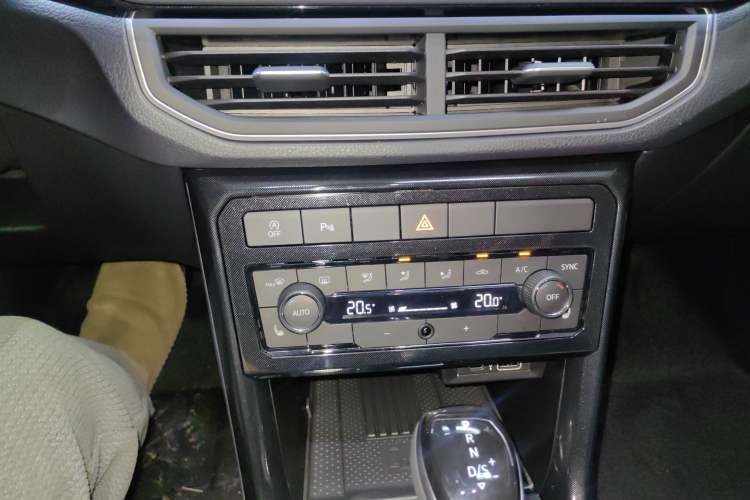 Used Volkswagen Tharu 2026 Model Xinrui 300TSI Ruixiang Edition Audio And AC Panel