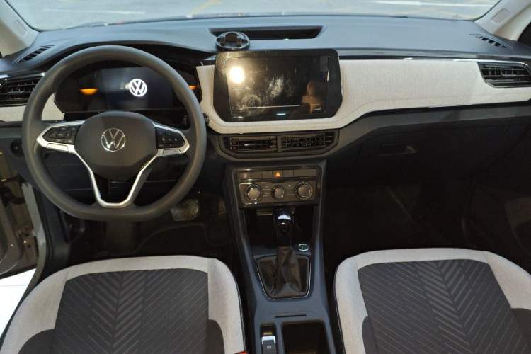 Used Volkswagen Tharu 2026 Model Xinrui 1.5L Rujin Edition Center Console