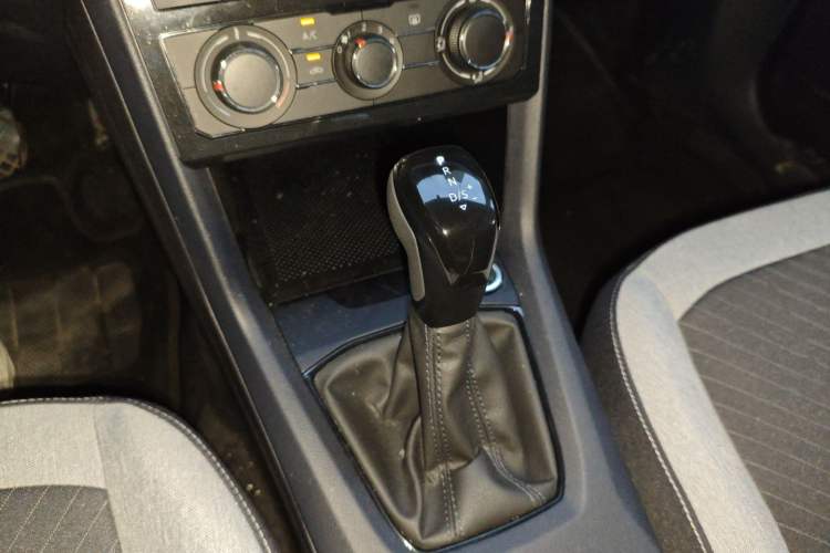 Used Volkswagen Tharu 2026 Model Xinrui 1.5L Rujin Edition Gear Lever