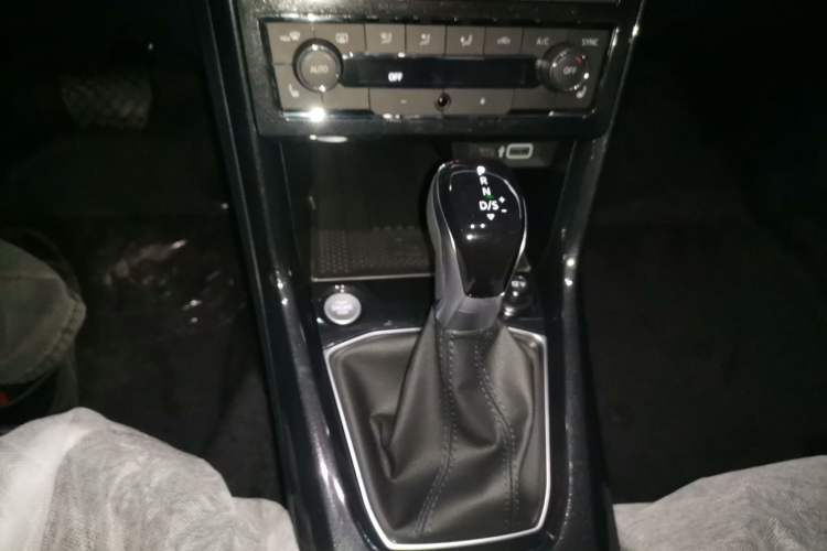 Used Volkswagen Tharu 2026 Model Xinrui 300TSI Ruixiang Edition Gear Lever